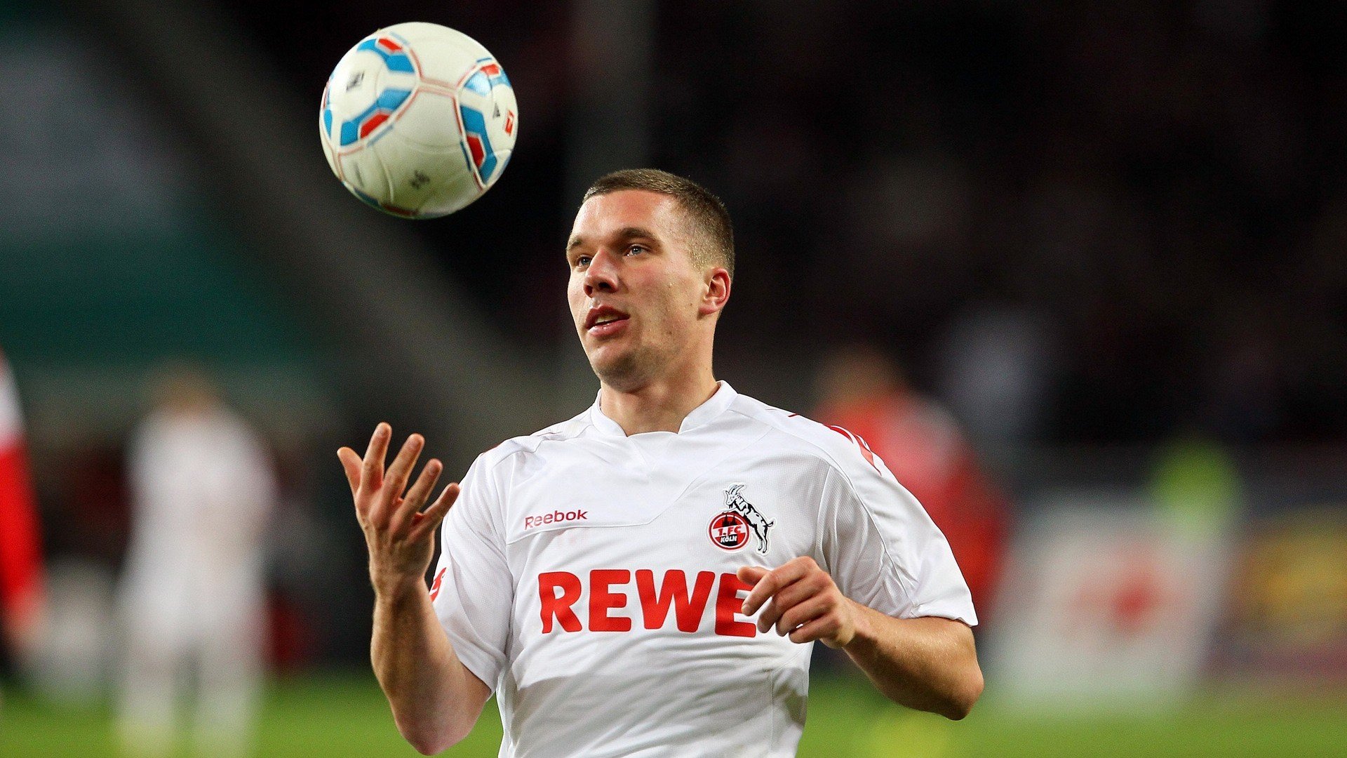 爱游戏体育平台-“粉丝狂欢夜，赛事现场气氛火爆，赢得无数荣耀”，粉丝活动中心官网