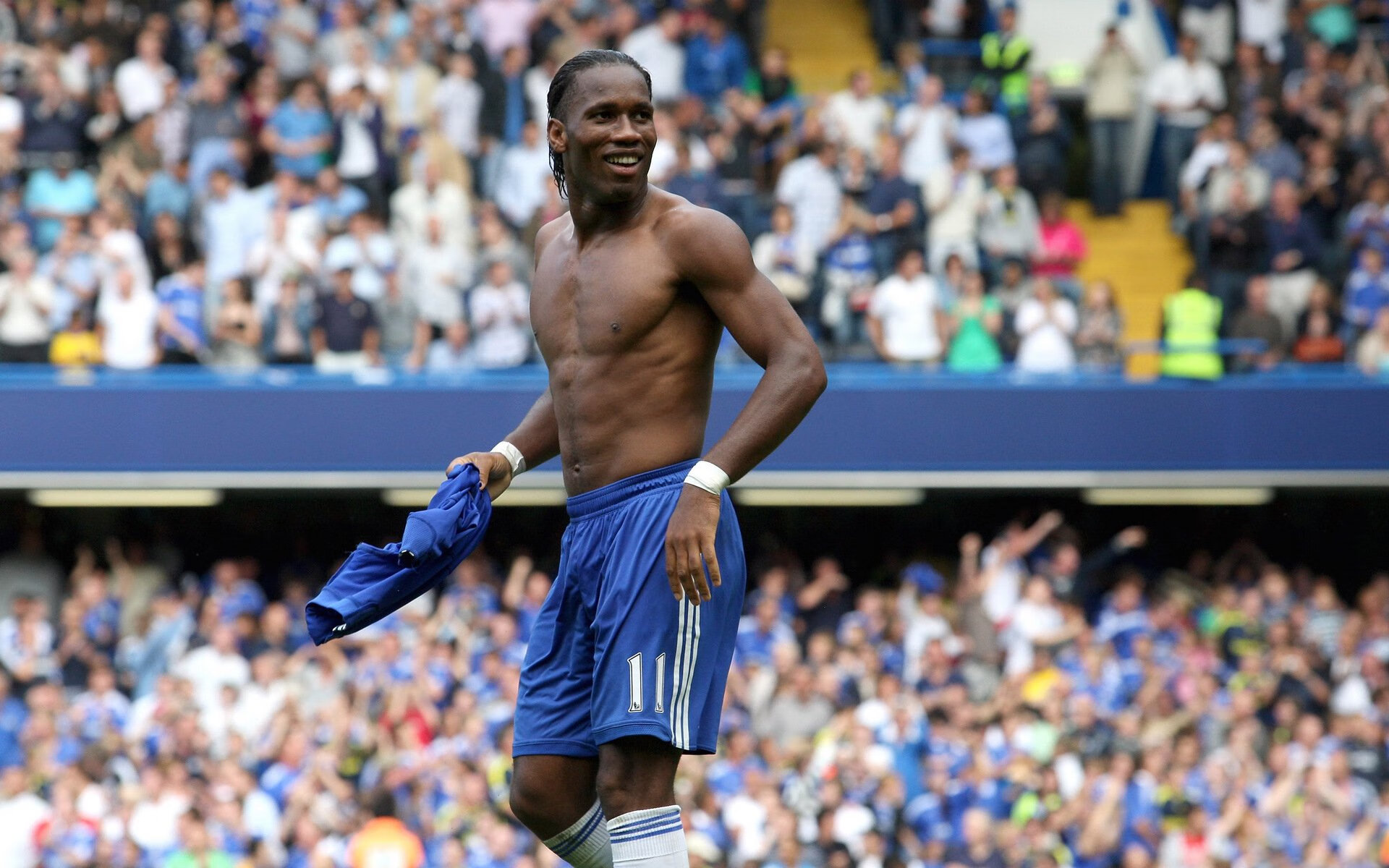 艾伦·汉森在利物浦英超夺冠庆典中担任颁奖嘉宾，艾伦vs埃森